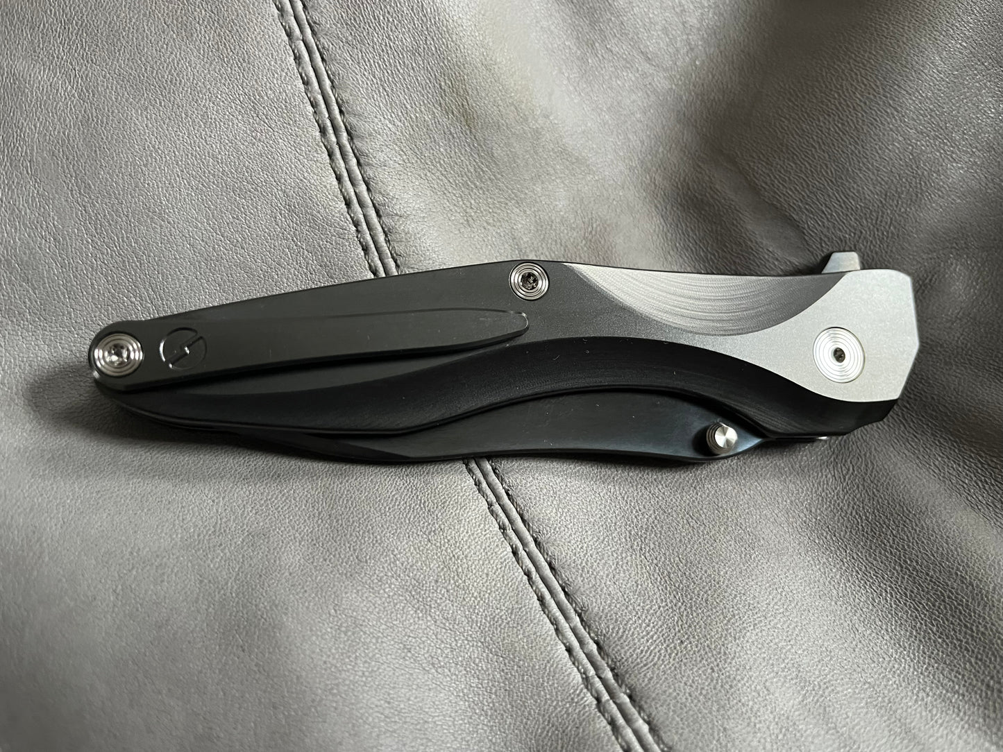 CLK-2D DLC #007 "Black Tie": DLC handles/blade/clip